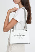תמונת כל הלוק של Big Logo Shoulder Bag in White